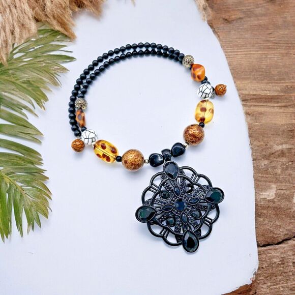 Tropical Boho Necklace Choker Lia Sophia Pendant Jeweled Medallion Adjustable - Picture 1 of 10